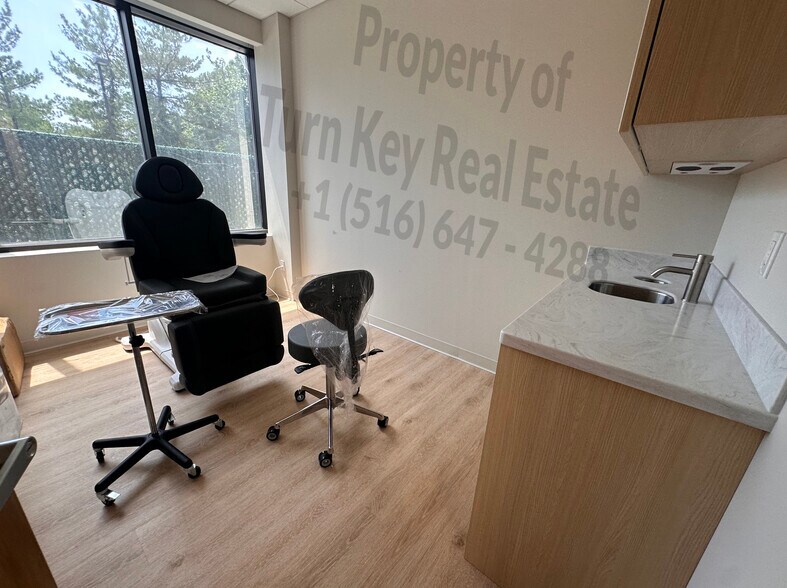 More Photos Of 1000 Northern Blvd, Great Neck Medical For Lease