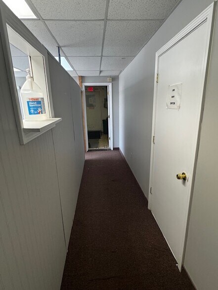 More Photos Of 19294 Kelly Rd, Harper Woods Freestanding For Lease