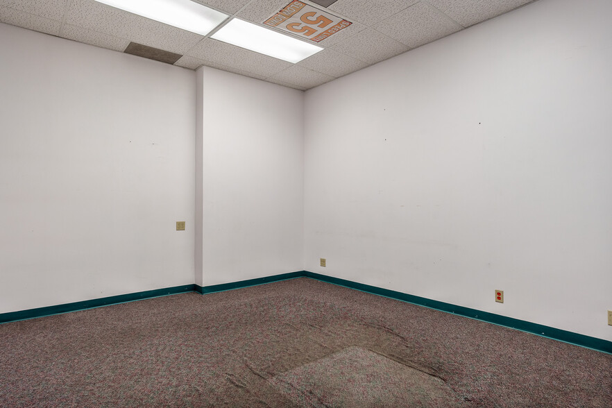 More Photos Of 6212 Material Ave, Loves Park Warehouse For Sale