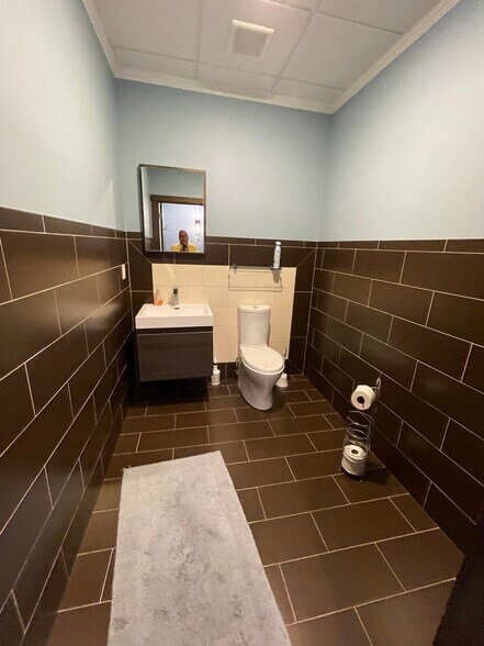 More Photos Of 189 Main Rd, Riverhead Medical For Lease