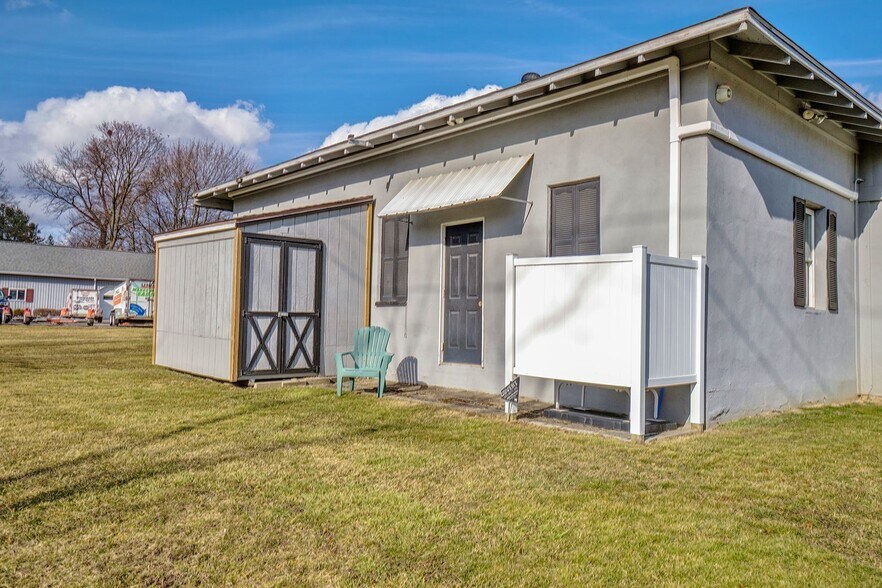 More Photos Of 6 Bush Park Ln, Penn Yan Office For Sale