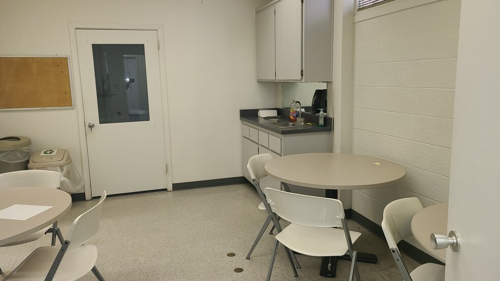 More Photos Of 1601 H St, Bakersfield Office Residential For Lease