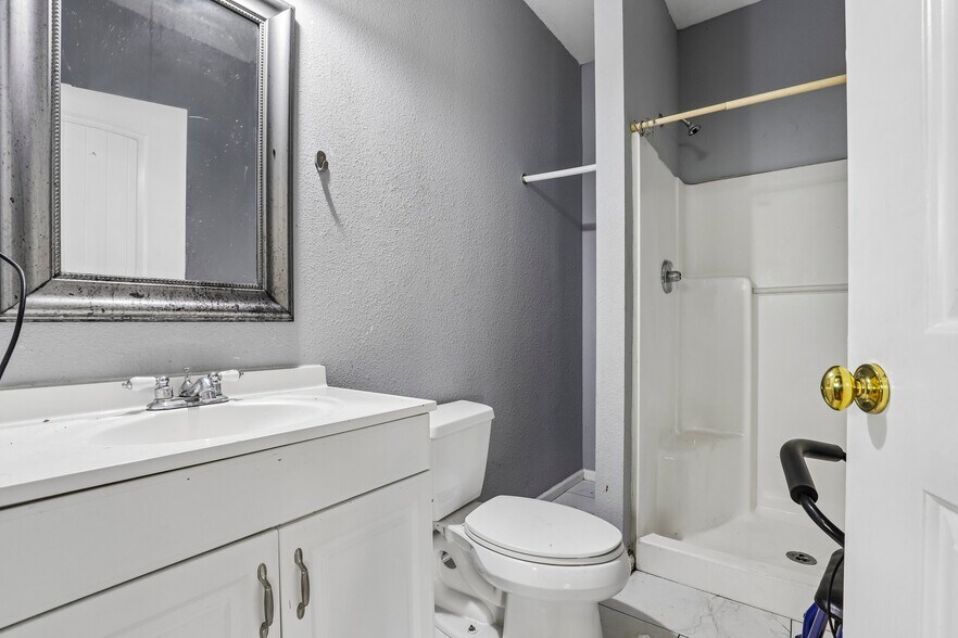 More Photos Of 421 Howard St, San Antonio Hospitality For Sale