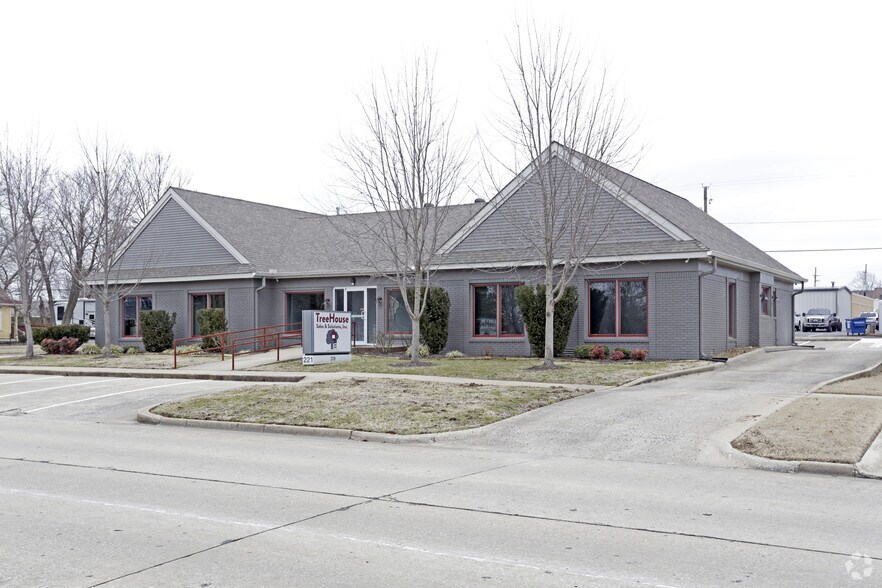 More Photos Of 221 N 3rd St, Rogers Office For Lease
