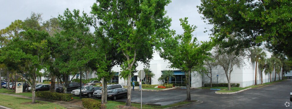 More Photos Of 13801-13807 NW 4th St, Sunrise Warehouse For Lease