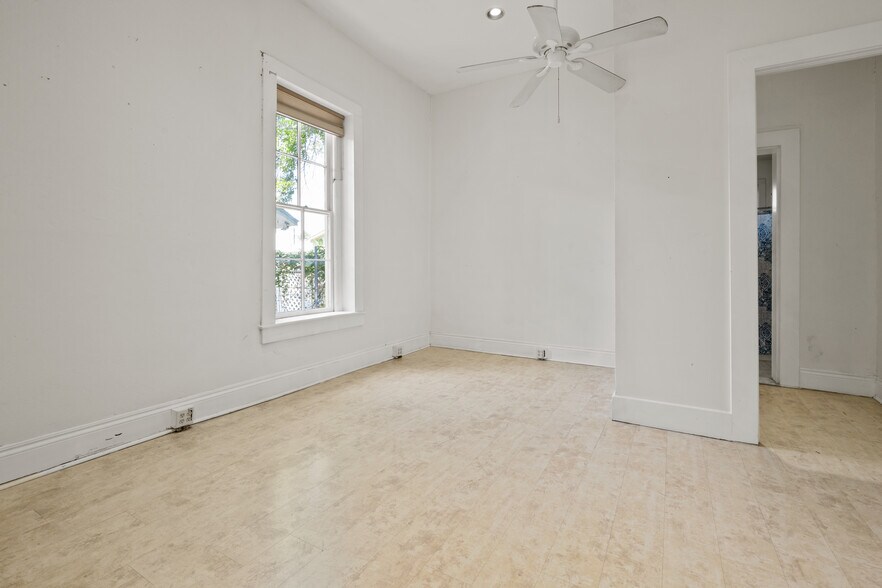 More Photos Of 1012 N Flores St, San Antonio Storefront Retail Residential For Sale