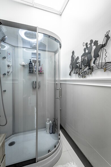 More Photos Of 395 S Ocoee St, Cleveland Showroom For Sale