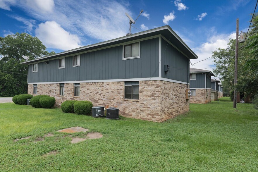 More Photos Of 710 Hall Ave, Caldwell Apartments For Sale