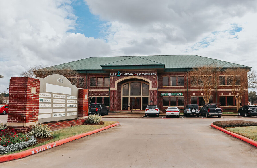 Primary Photo Of 6302 W Broadway St, Pearland Medical For Lease