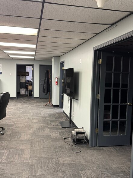 More Photos Of 2540 S 88th St, Kansas City Truck Terminal For Lease