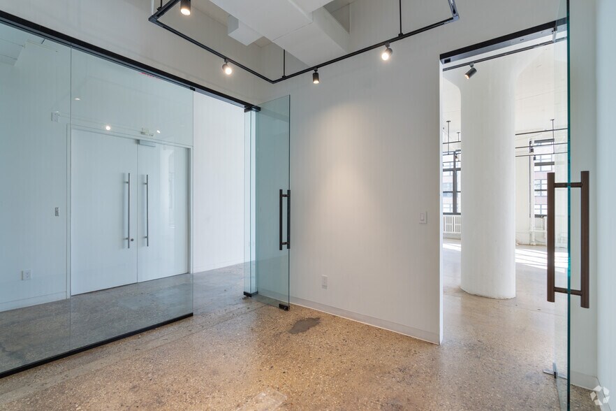 More Photos Of 121 Varick St, New York Loft Creative Space For Lease