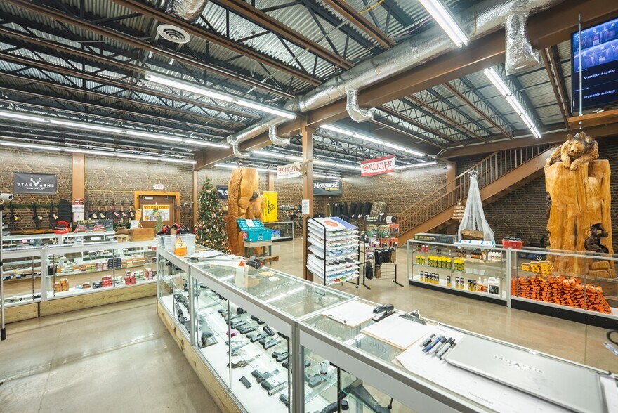 More Photos Of 118 First Ave, Hampton General Retail For Sale
