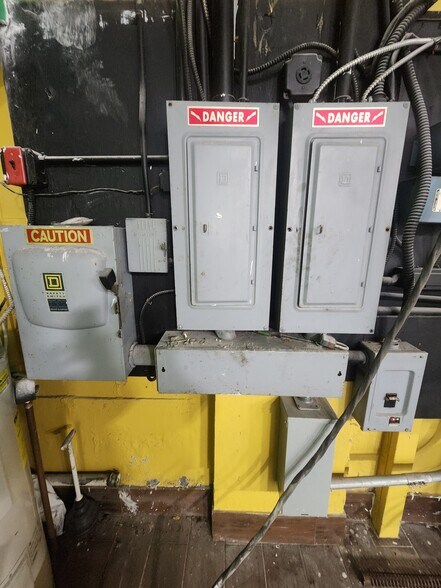 More Photos Of 370 Ardale St, West Haven Light Manufacturing For Sale