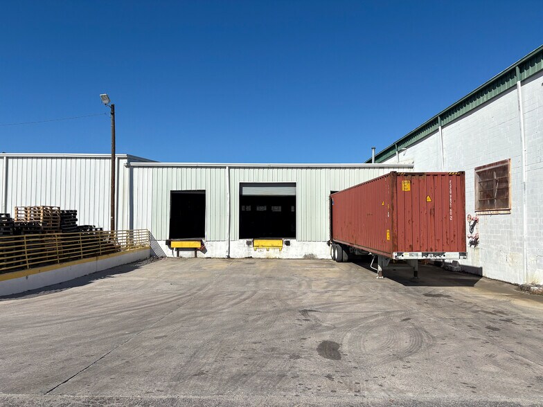 More Photos Of 1930 Hanahan Rd, North Charleston Warehouse For Lease