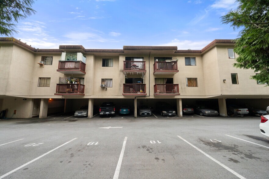More Photos Of 325 Ash St, New Westminster Apartments For Sale
