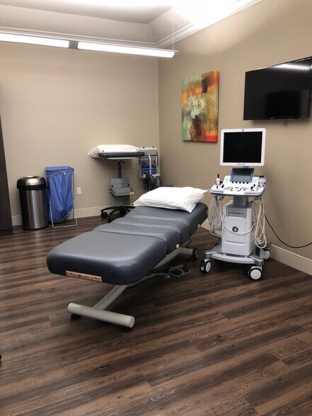 More Photos Of 2816 Manatee Ave, Bradenton Medical For Sale