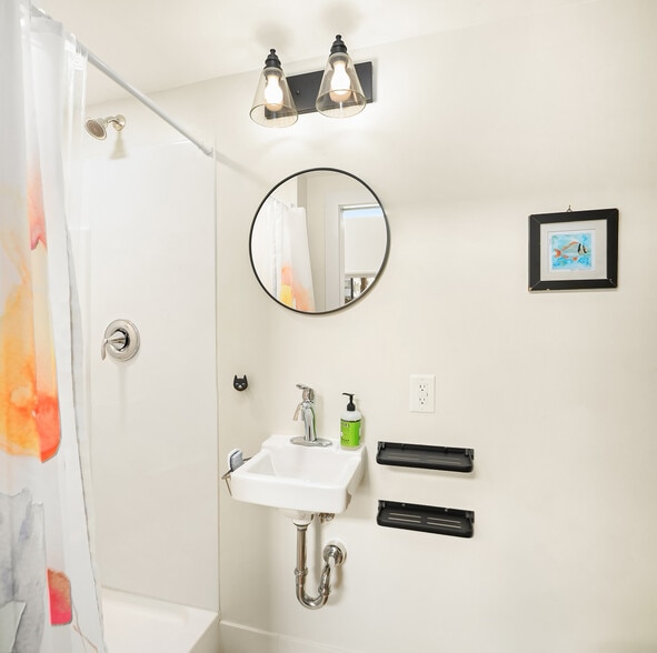 More Photos Of 1502 NW 52nd St, Seattle Office Residential For Sale