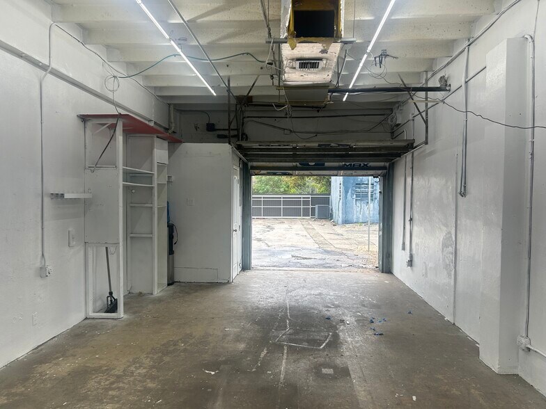 More Photos Of 1910 N Dixie Hwy, Hollywood General Retail For Lease