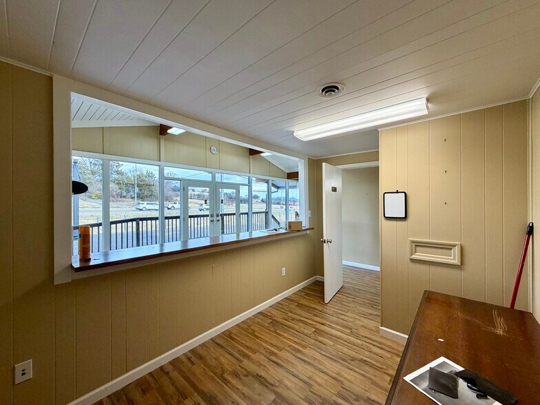 More Photos Of 2851 Winfield Dunn Pky, Kodak Land For Lease