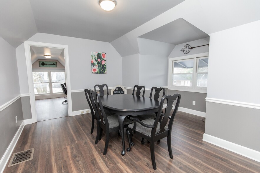 More Photos Of 111 Shivel Dr, Hendersonville Office For Sale