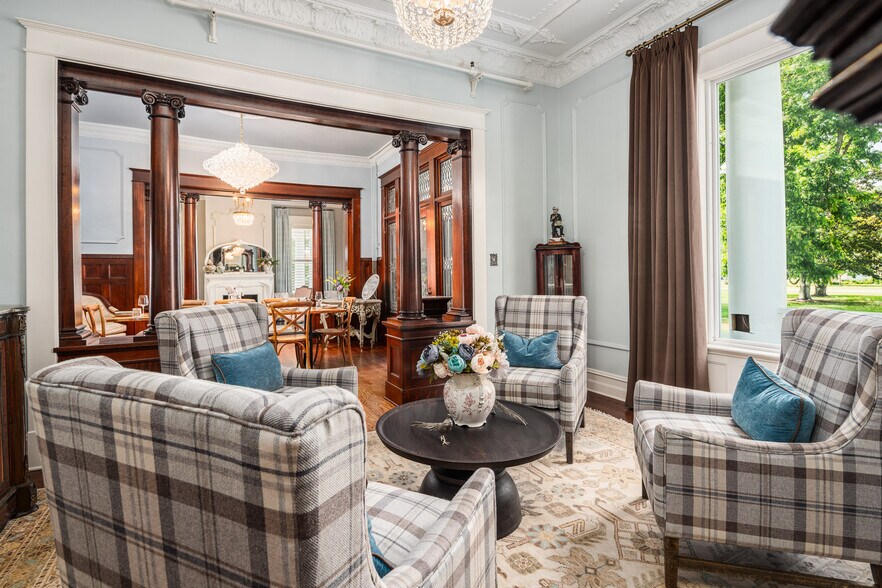 More Photos Of 738 E Main St, Belhaven Hotel For Sale