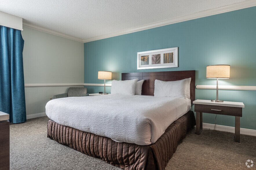 More Photos Of 164 Fort Couch Rd, Pittsburgh Hotel For Sale