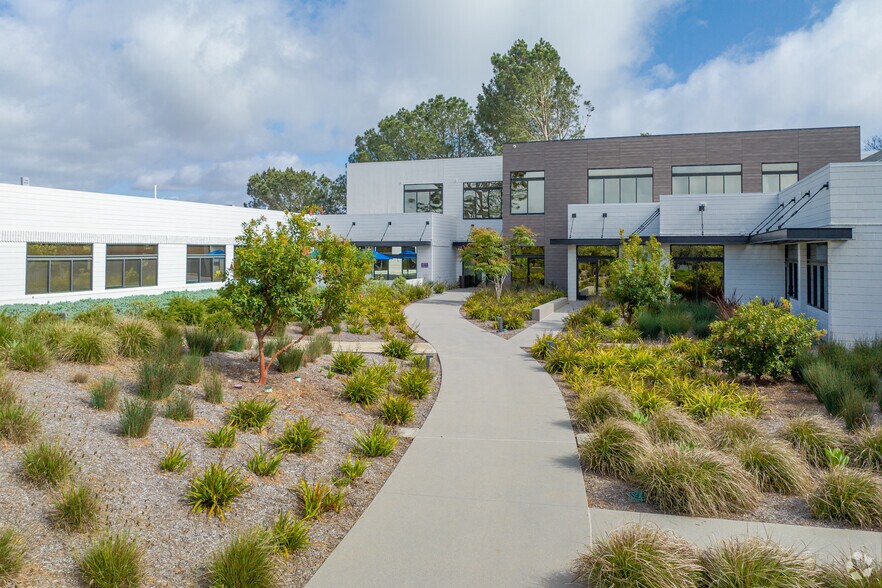 More Photos Of 11085 N Torrey Pines Rd, La Jolla Unknown For Lease