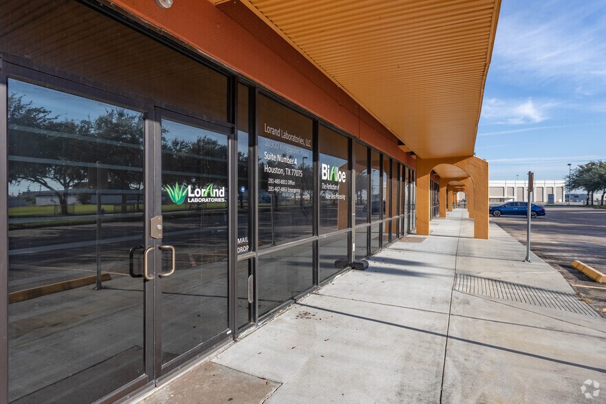 More Photos Of 10900-10910 Kingspoint Rd, Houston Freestanding For Lease