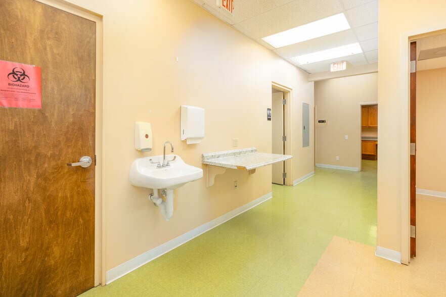 More Photos Of 100 Ridgeview Dr, Smithfield Storefront For Sale