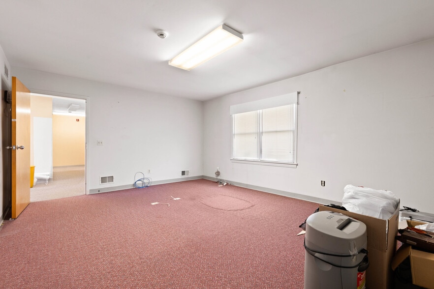 More Photos Of 2640 Ridgeway Ave, Rochester Medical For Lease