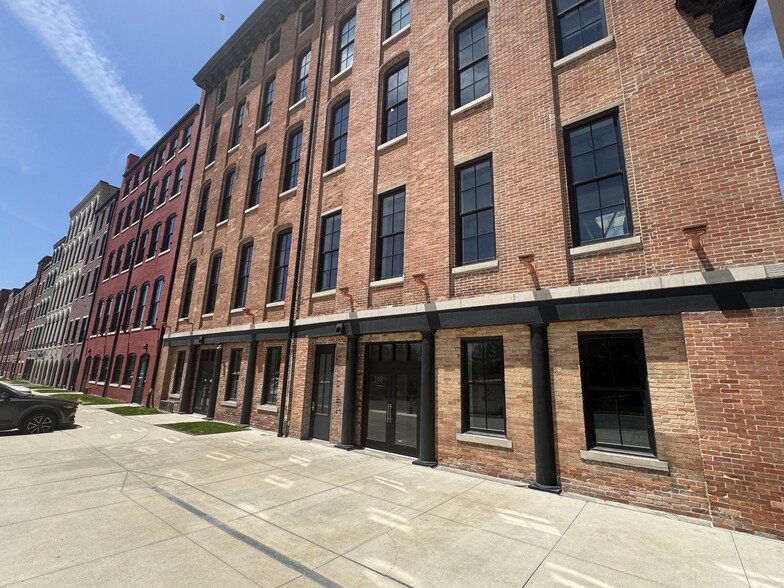 More Photos Of 100 N Summit St, Toledo Apartments For Lease