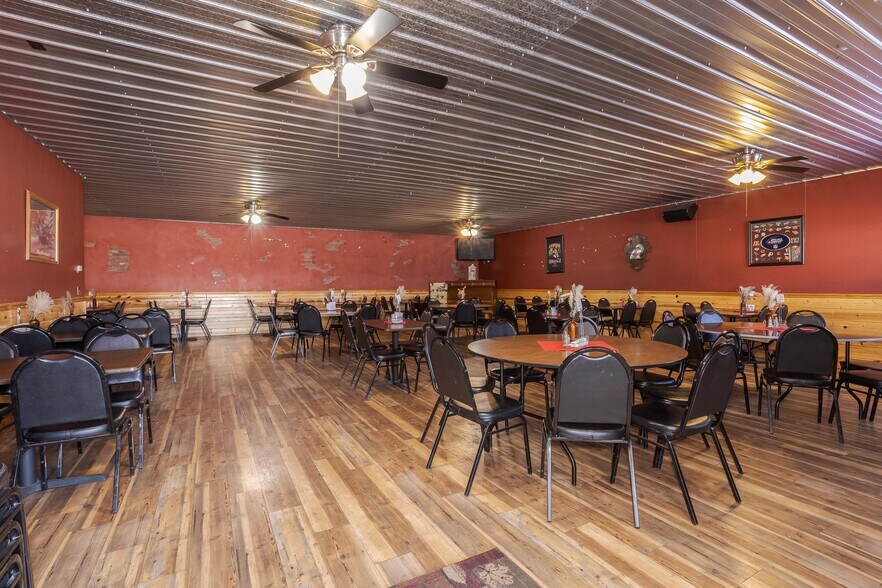 More Photos Of 119 N Lincoln St, Ransom Bar For Lease
