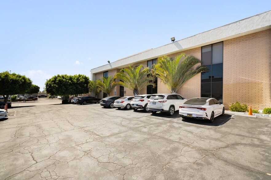 More Photos Of 100 S Citrus Ave, Covina Office For Sale