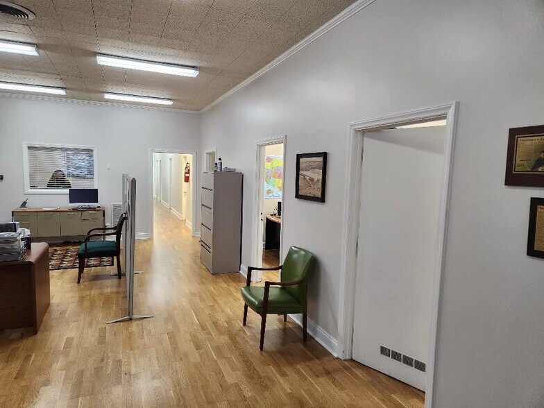 More Photos Of 3013 Bank St, Charlotte Flex For Sale
