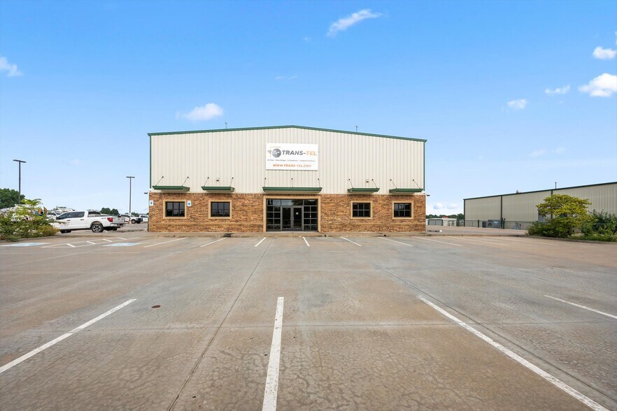 More Photos Of 12400 S Sunnylane Rd, Moore Manufacturing For Lease