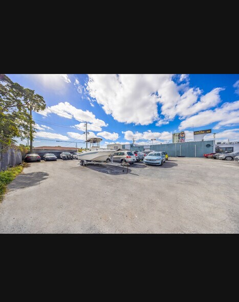 More Photos Of 3450 NW 36th St, Miami Storefront Retail Office For Lease