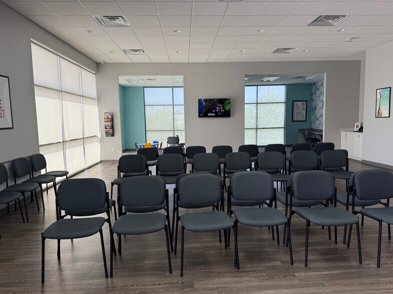 More Photos Of 2212 Emery St, Denton Medical For Sale