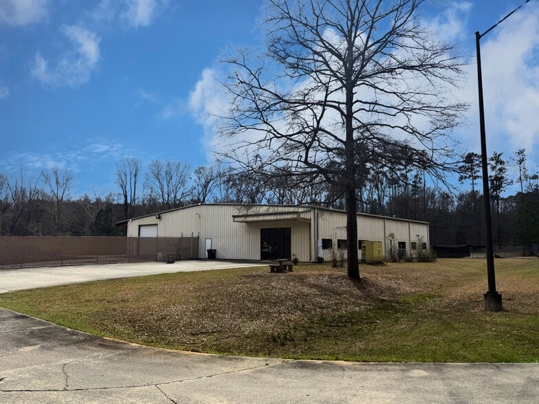 Primary Photo Of 300 Delano Dr, Manchester Warehouse For Sale