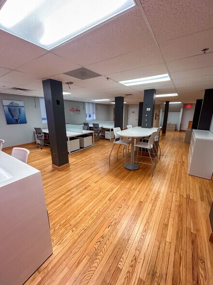 More Photos Of 30 N Lincoln St, Batavia Office For Lease