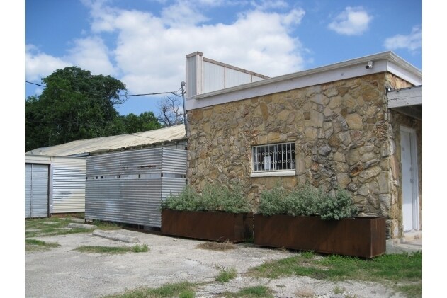 More Photos Of 1702-1706 S Presa St, San Antonio Freestanding For Sale