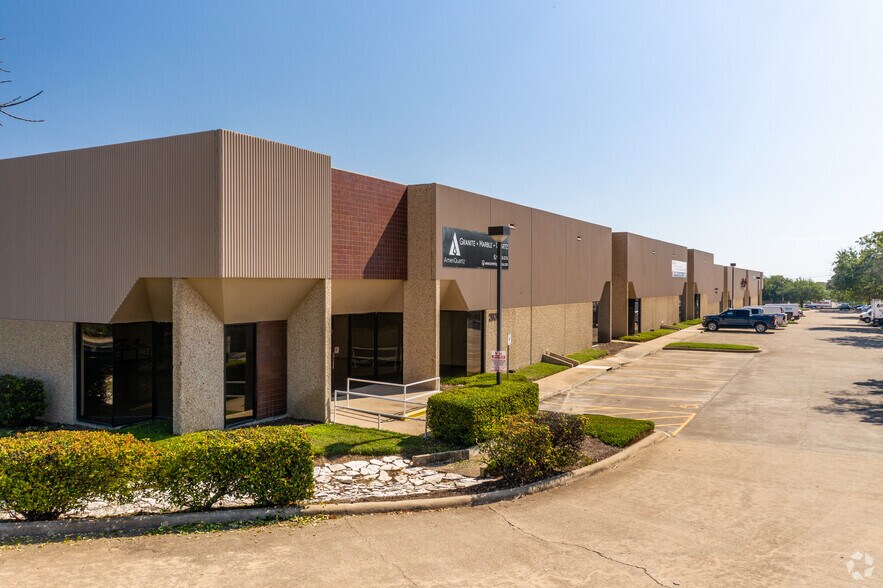 Primary Photo Of 10200-10212 Metropolitan Dr, Austin Warehouse For Lease