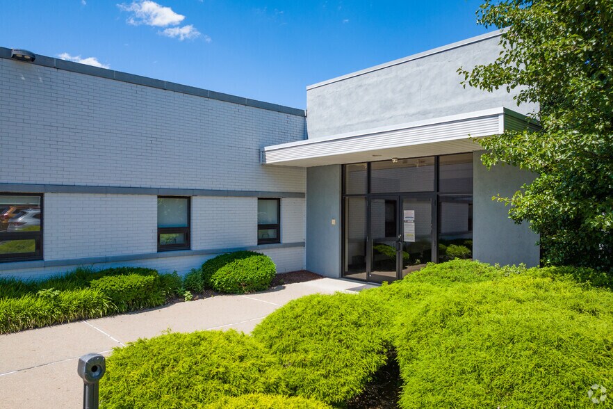 More Photos Of 1 Lisbon St, Clifton Distribution For Sale