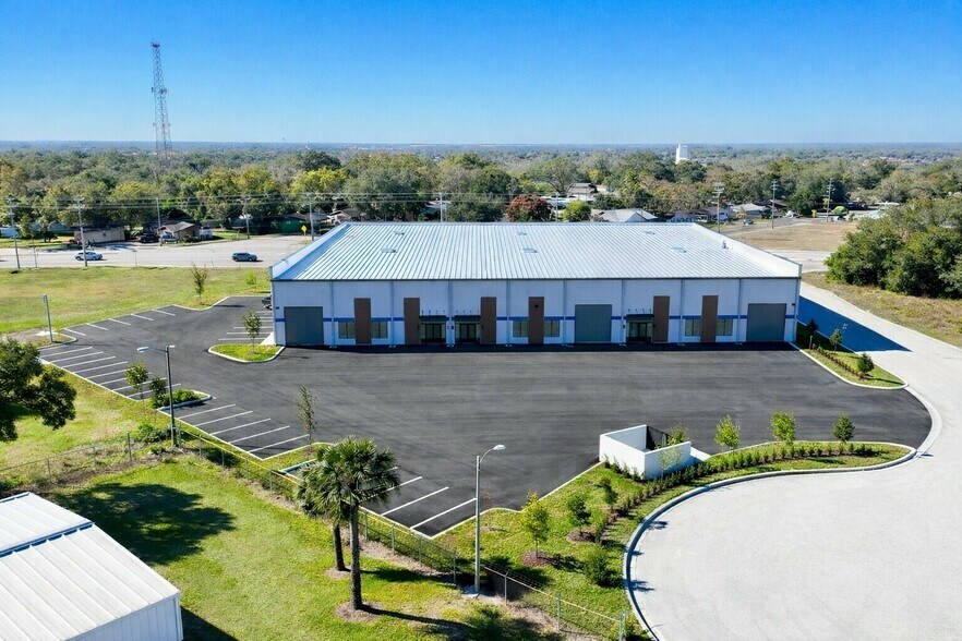 More Photos Of 1530 Kendrick Ln, Lakeland Warehouse For Lease