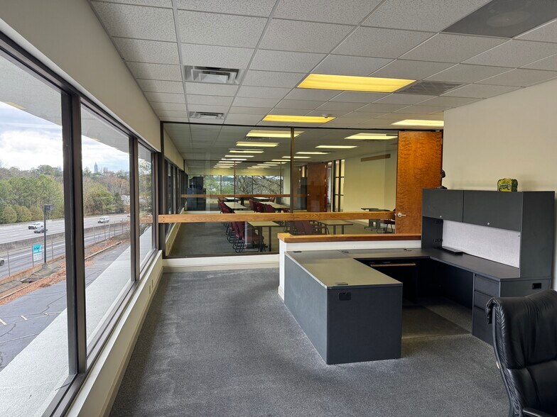 More Photos Of 2707 Buford Hwy, Atlanta Office For Sale