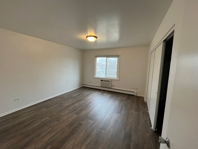 More Photos Of 101 Nicholson St, Joliet Apartments For Sale