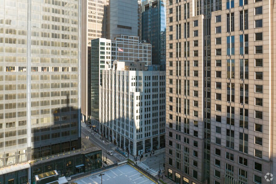 More Photos Of 300 W Adams St, Chicago Office For Sale