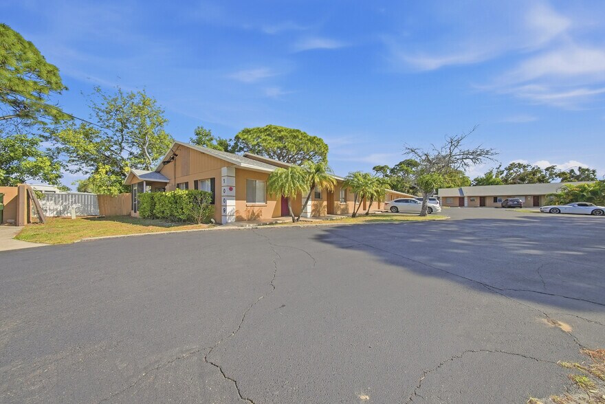 More Photos Of 1005-1009 63rd Ave W, Bradenton Apartments For Sale