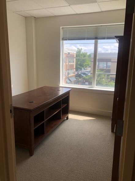 More Photos Of 44031 Pipeline Plz, Ashburn Medical For Lease