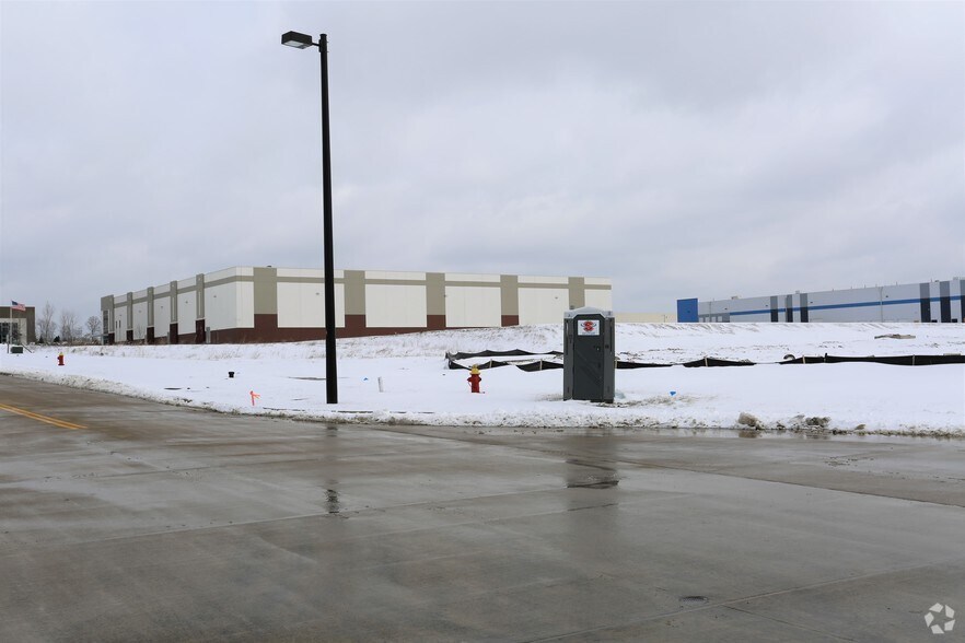 More Photos Of 42500 Victory Pky, Glenwillow Manufacturing For Lease