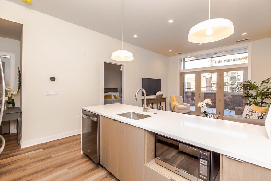 More Photos Of 1553 N Wells St, Chicago Apartments For Sale